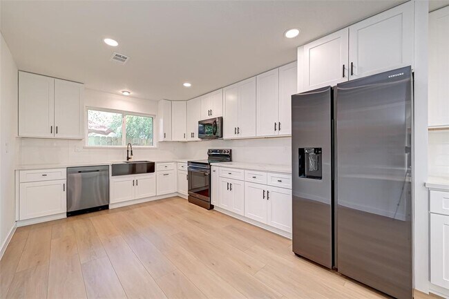 Building Photo - 7719 Dawnridge Dr