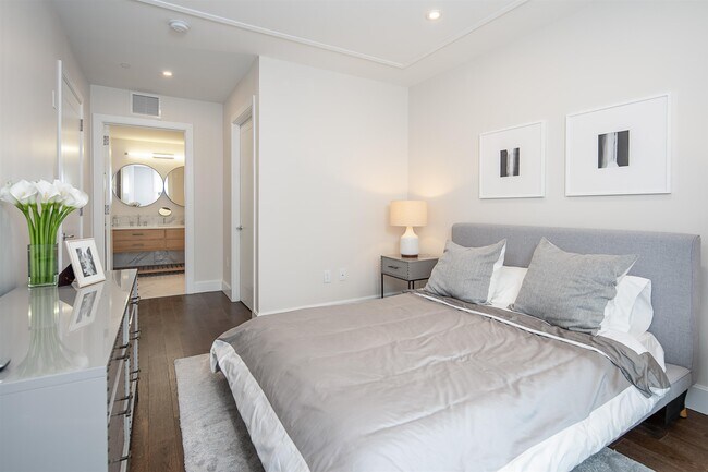 Building Photo - 372 9th St