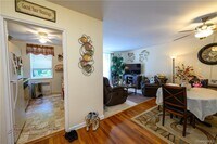 Building Photo - 5 Sadore Ln