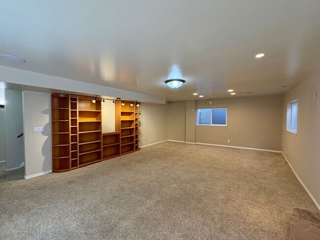 Building Photo - 1453 E Vintry Cir