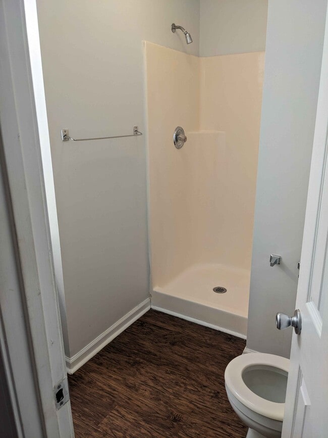 Building Photo - 201/203 East Paces Dr