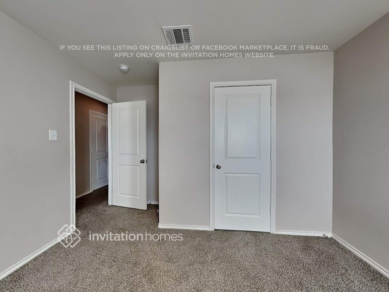 Building Photo - 800 Alton Dr