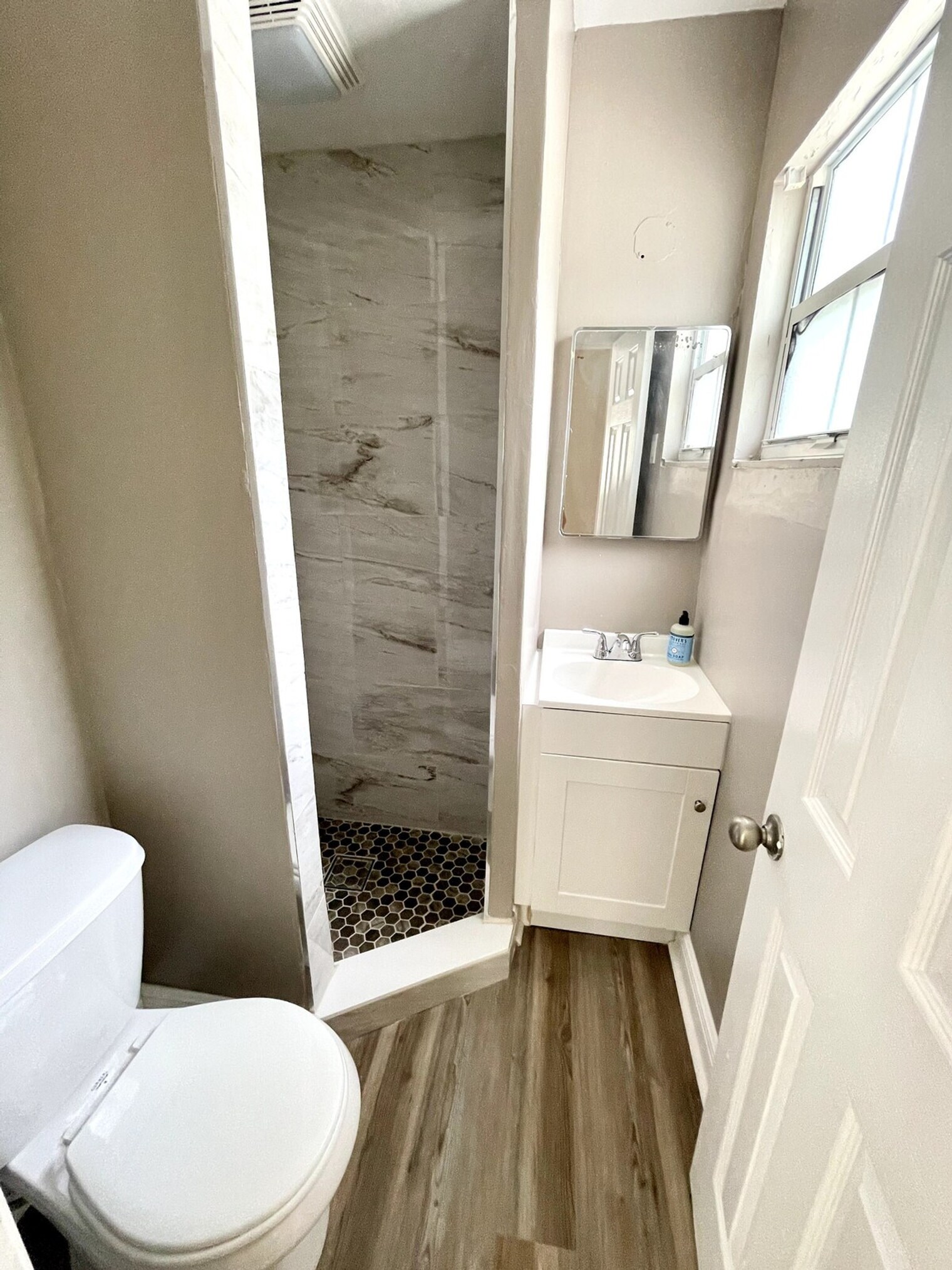 Building Photo - 1004 Buena Vista Dr