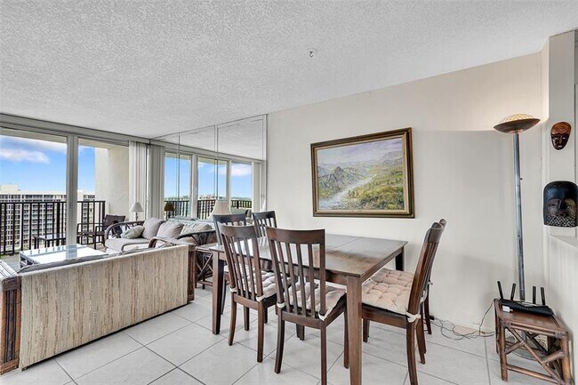 Building Photo - 525 N Ocean Blvd