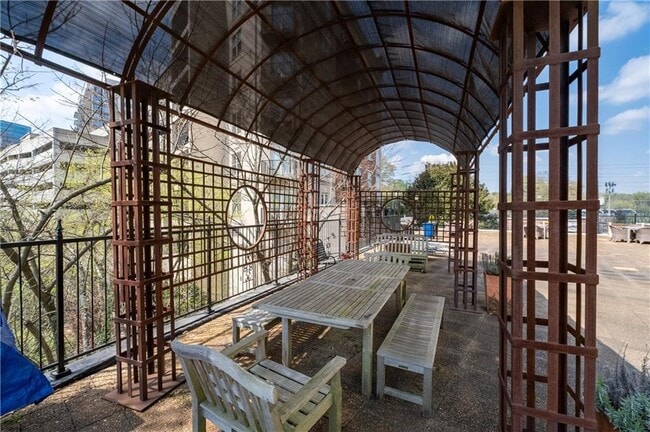 Building Photo - 2285 Peachtree Rd NE