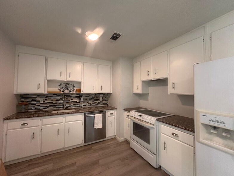 Building Photo - 8645 Kingfisher Ln