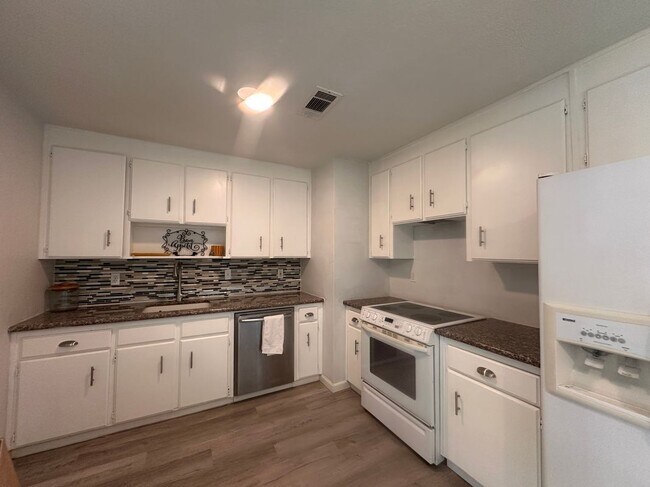 Building Photo - 8645 Kingfisher Ln