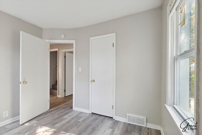 Building Photo - $1300 3 bedroom bungalow