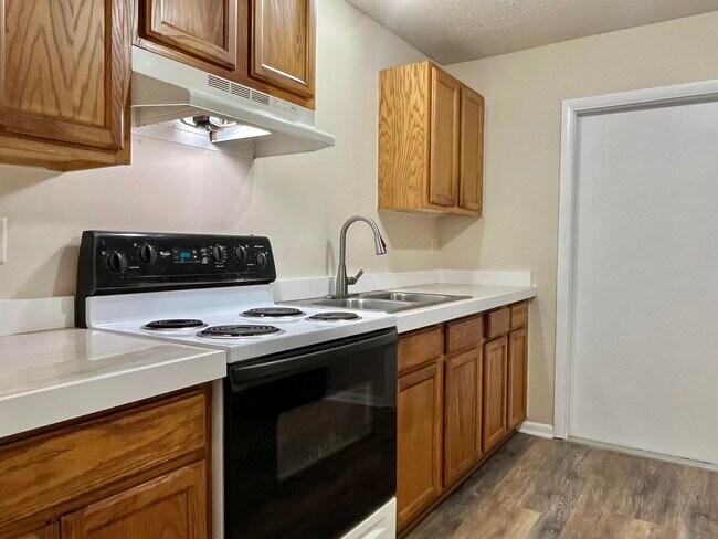 Building Photo - 33 Evergreen Ave