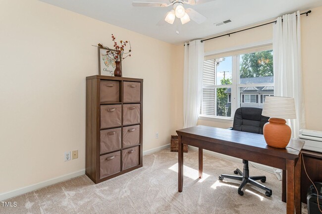 Building Photo - Beautifully Updated Townhome Near Historic Downtown Apex