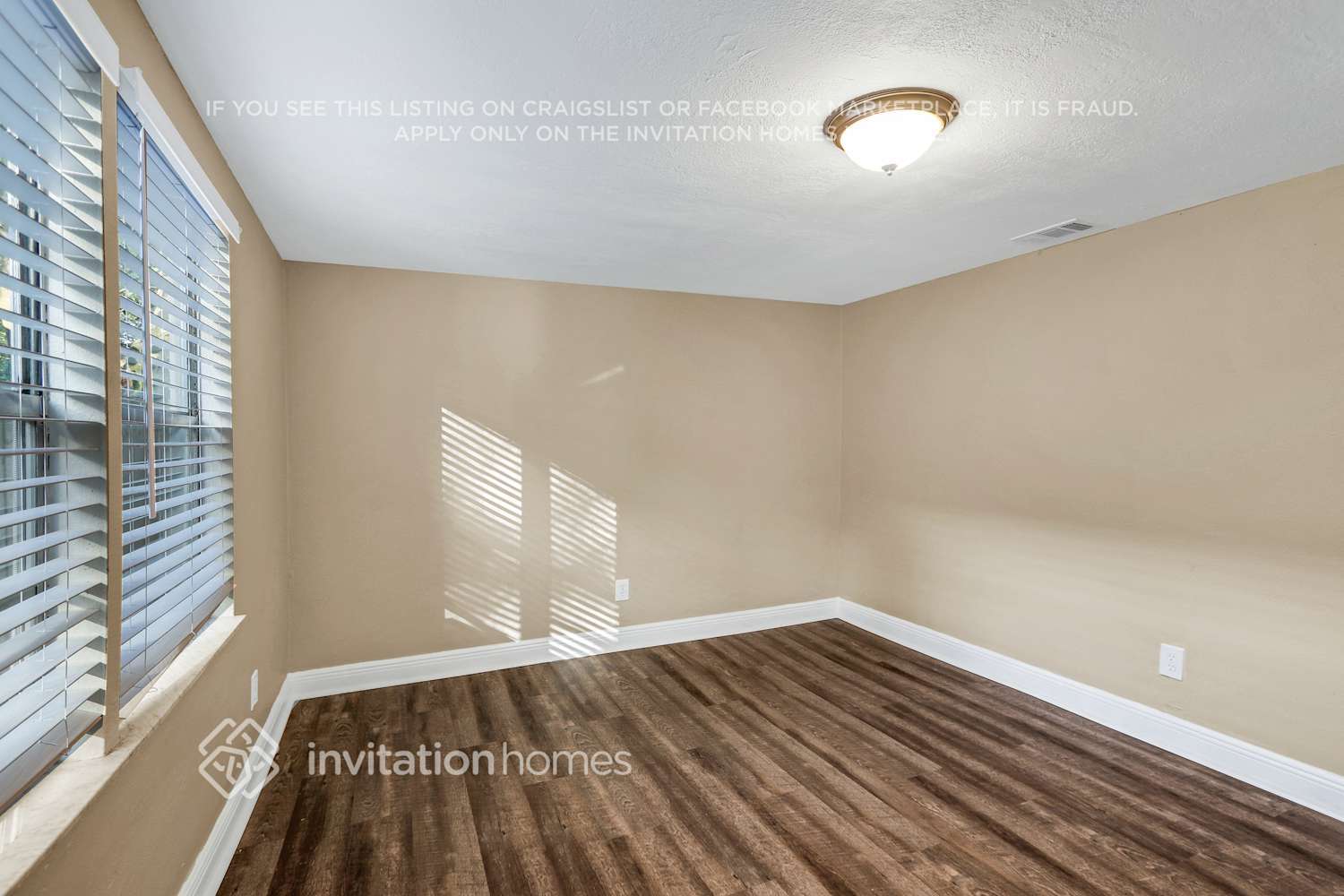 Building Photo - 8718 N Mandarine Pl