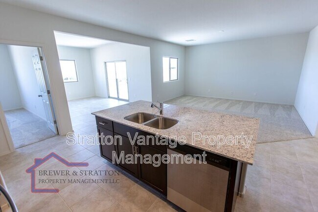 Building Photo - 18473 N Lakeside Dr