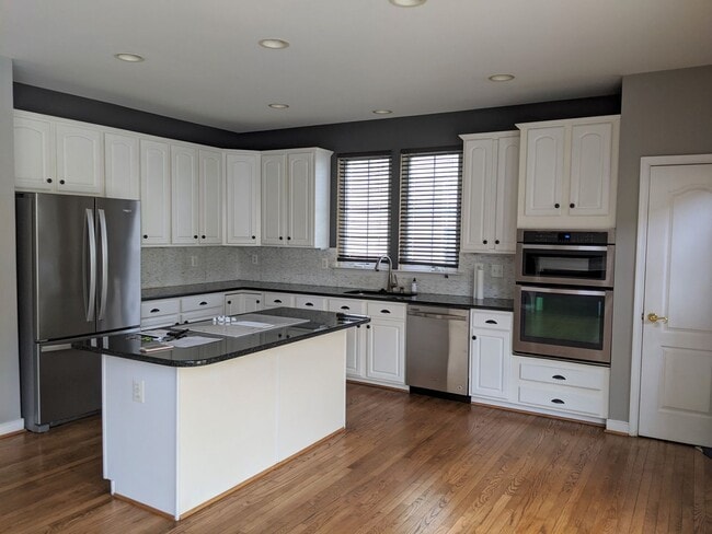 Building Photo - Single Family Home in Established Urbana H...