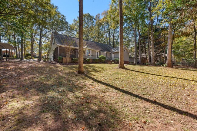 Building Photo - Beautiful Home in Greer Country Club Estates W/Bonus Room