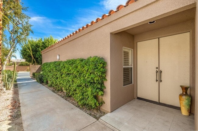 Building Photo - 142 Lakeshore Dr