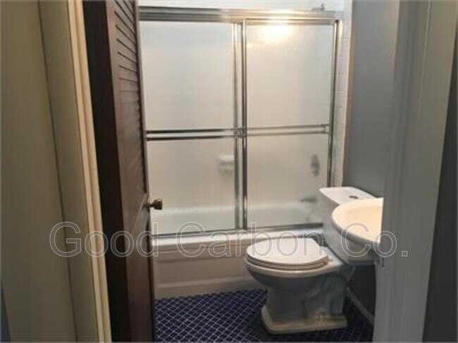 Building Photo - 73 Saranac Ave