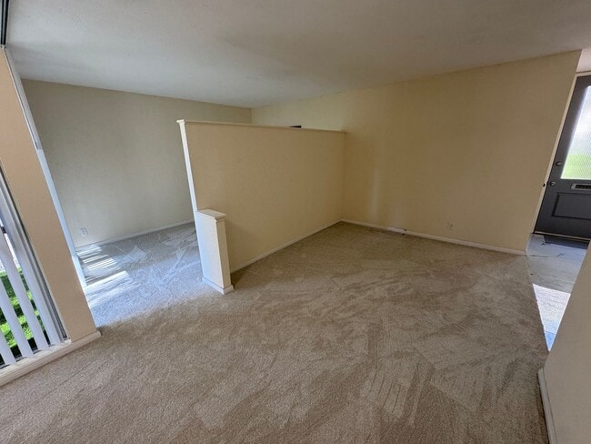 Building Photo - 2 Bedroom 1st Level Condo - SDSU AREA
