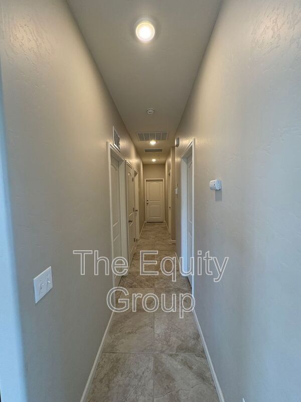 Building Photo - 3234 N Noyes Ct