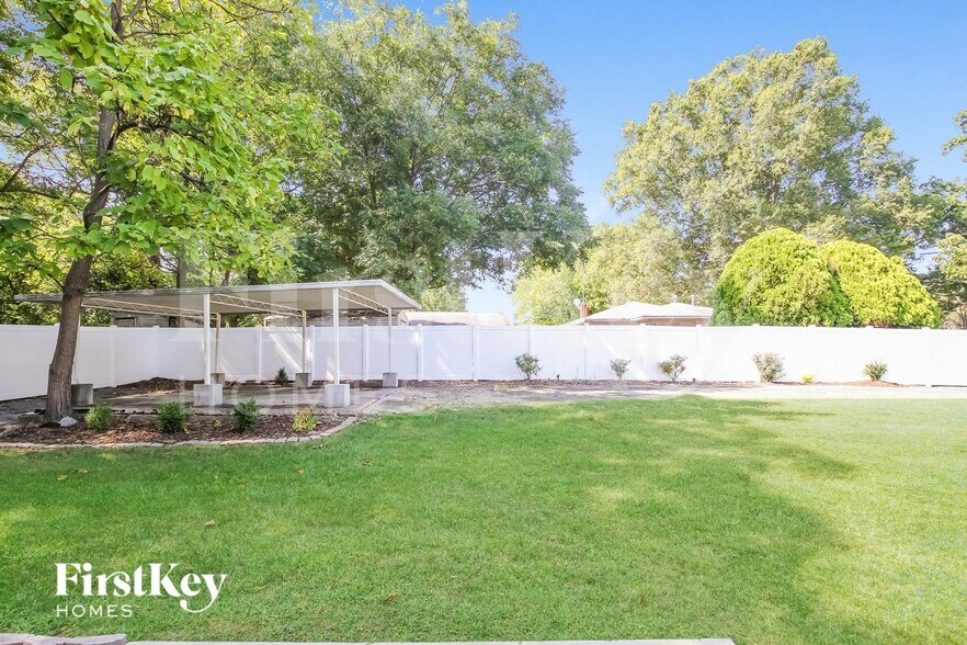 Building Photo - 213 W Hoke St