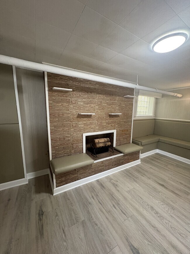 Building Photo - 7607 S Wolcott Ave