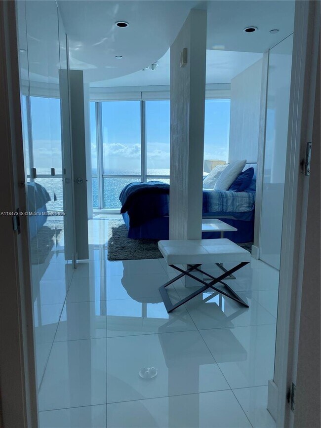 Building Photo - 17121 Collins Ave