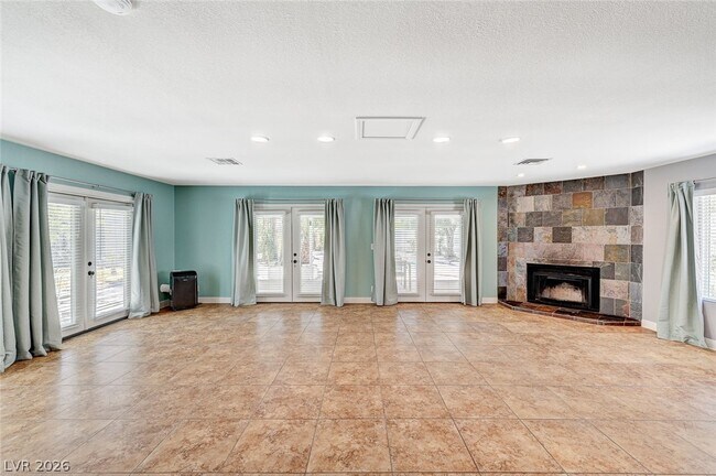 Building Photo - 4153 Woodcrest Rd