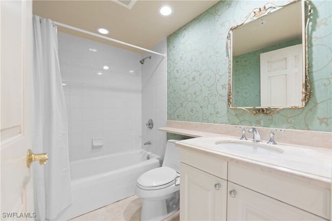 Building Photo - 8473 Bay Colony Dr