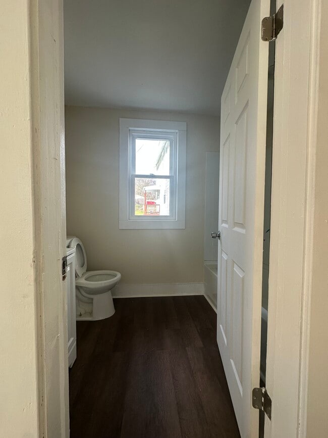 Master Bath - 1043 Wade St