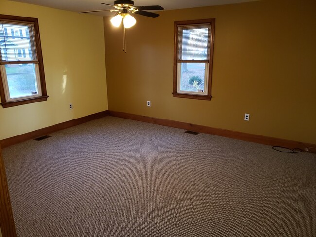 Building Photo - 3138 Monroe Ave