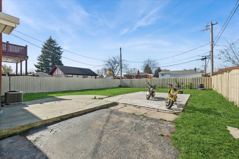 Building Photo - 8538 Mango Ave