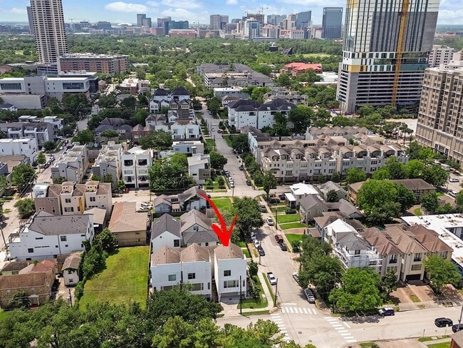 Building Photo - 1702 Southmore Blvd