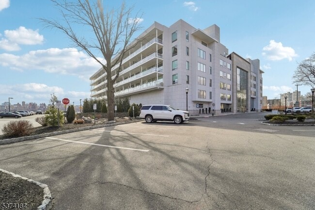 Building Photo - 3 Somerset Ln