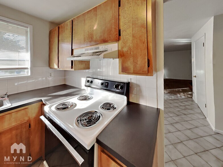 Building Photo - 705 NE 108th Ave