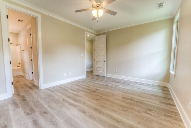 Building Photo - Amazing 3BR/2BA House!