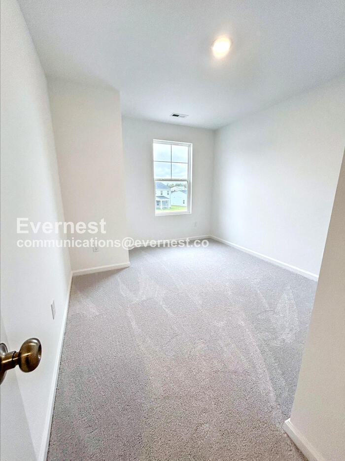 Building Photo - 44 Regal Gdns Ct