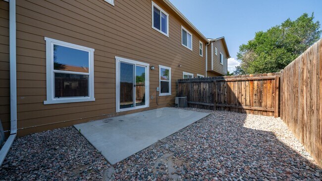 Building Photo - Two story townhome in Soaring Eagles