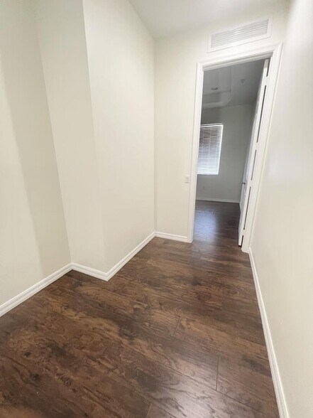 Building Photo - 1284 Piazza Antinori