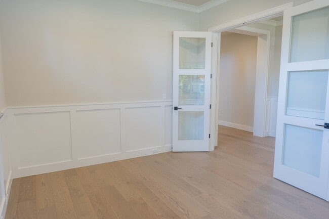 Building Photo - 5Bd/4.25Ba Kirkland House