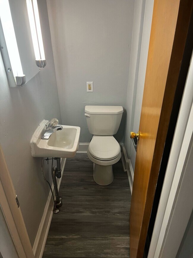 Building Photo - 626 Hudson St