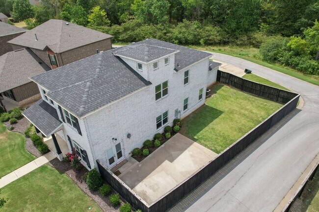 Building Photo - Stunning 4 bedroom, 2.5 bathroom home in Fayetteville!