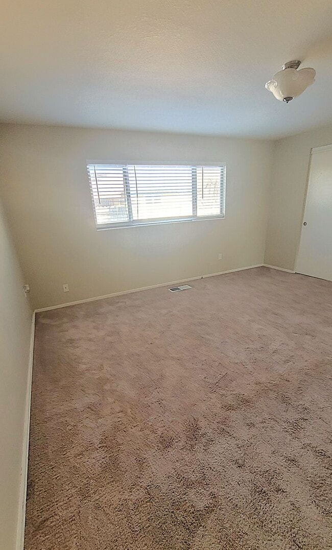 Building Photo - Gorgeous 4 Bed Home In Donner Springs!