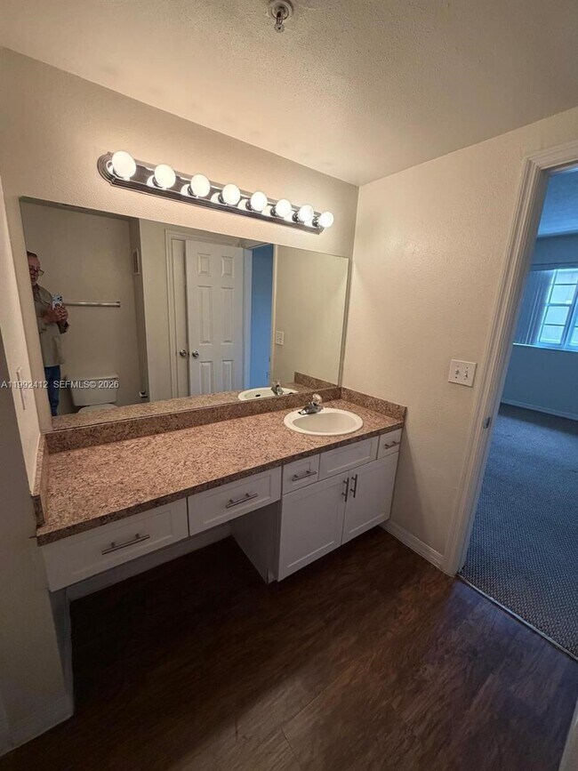 Building Photo - 200 SW 117th Terrace