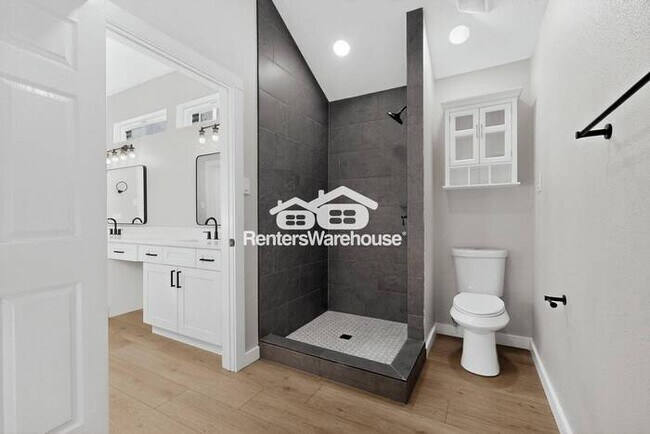 Building Photo - Renovated home in Plano Ready to Be Your Home