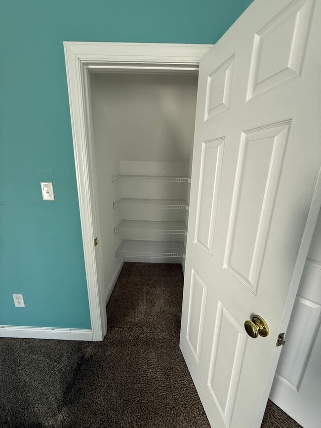 Building Photo - Large 4 Bedroom Home in Glen Allen