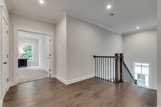 Building Photo - Beautiful & Spacious Home in Prime Alpharetta Location – Available 07/25/2026