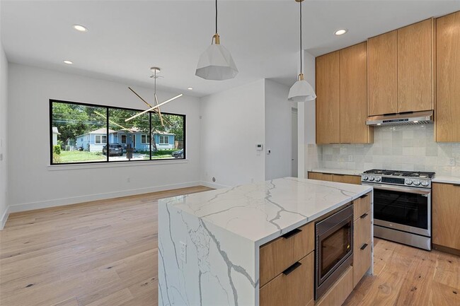 Building Photo - 909 Payne Ave