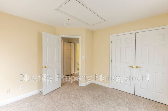 Building Photo - 2304 Ravenswood Ct