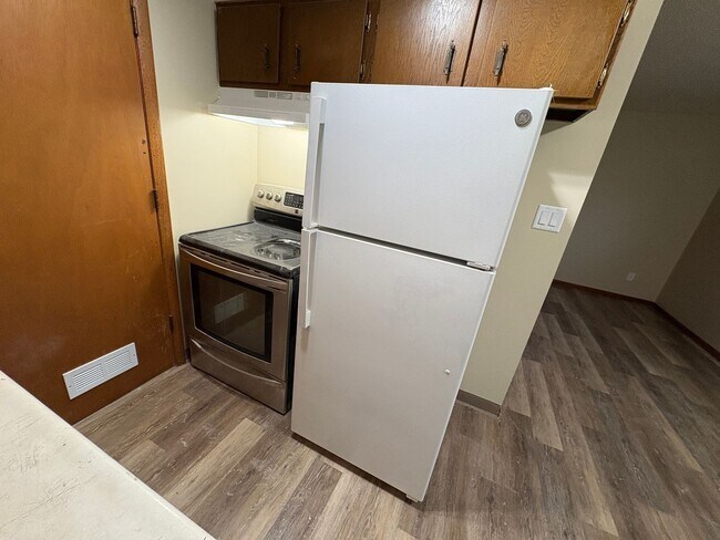 Building Photo - Available May 6th! Remodeled 1 bedroom unit