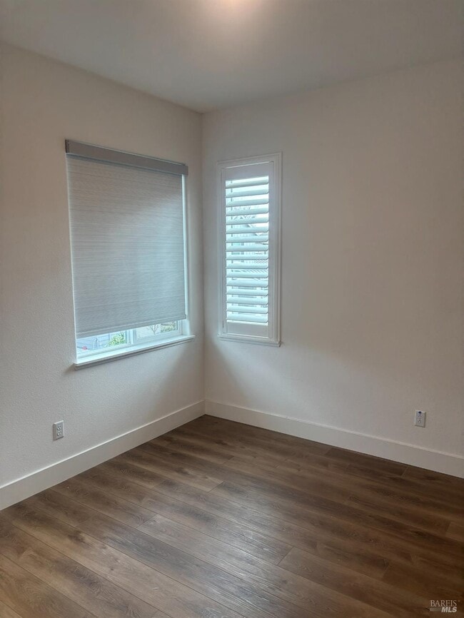 Building Photo - 1468 Oak Cir