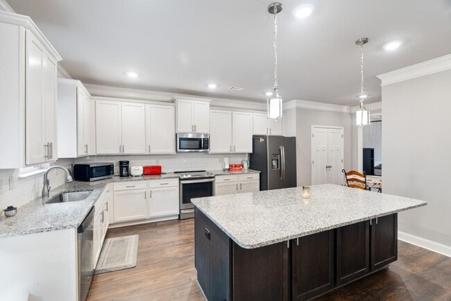 Building Photo - 1667 Castleberry Ln